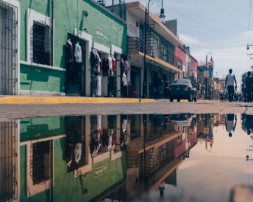A view of a calm street in Mexico City reflecting local lifestyle